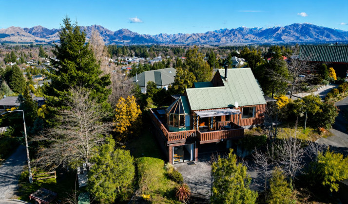 90 Chalet Crescent