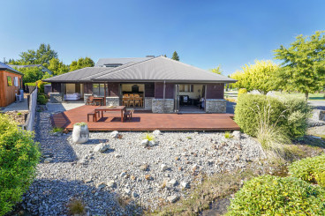 16 Rutherford Crescent
