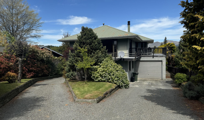 5 Chalet Crescent